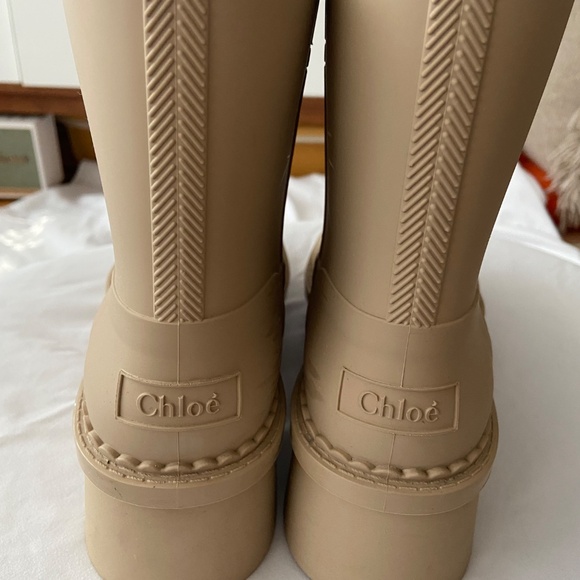 Chloe Raina beige rubber rain boots, round tow, pull tabs, Women size 40 - Picture 14 of 15